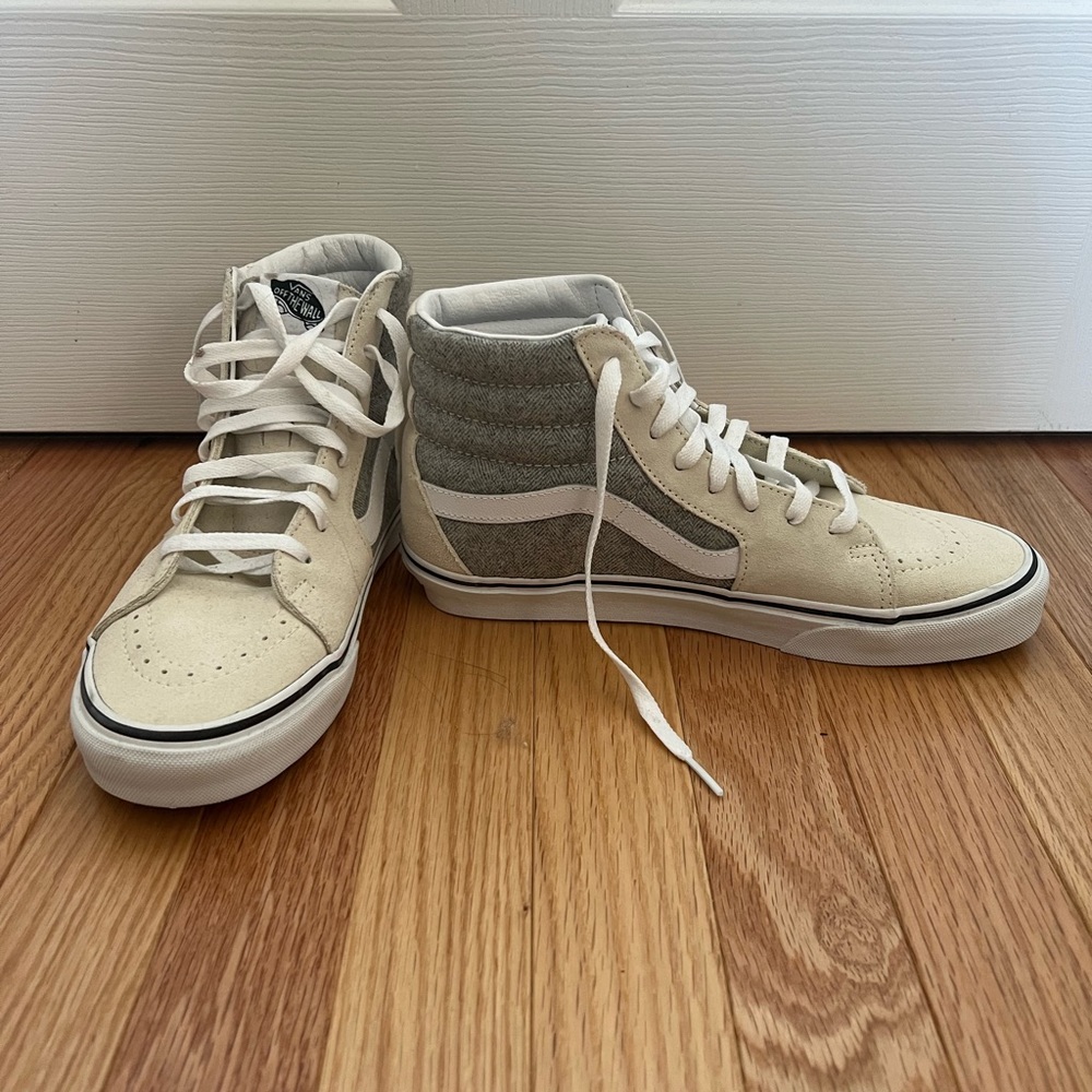 High top Vans in cream and grey SK8-HI